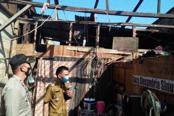 Detik-detik Angin Puting Beliung Meluluhlantakkan Puluhan Rumah di Tigalingga - JPNN.COM