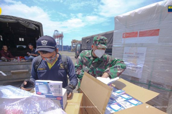 Indonesia Terima Hibah 11,3 Juta Masker Bedah dari Siangapura - JPNN.COM