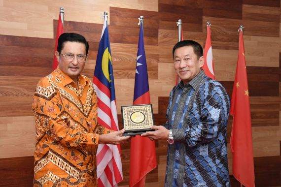 Indonesia Kaya SDA dan SDM, Fadel Muhammad Yakin Industri Daerah Bisa Go Internasional - JPNN.COM