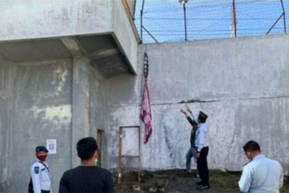 Tahanan Kabur Pakai Kain Sarung, Petugas Kalah Cepat - JPNN.COM