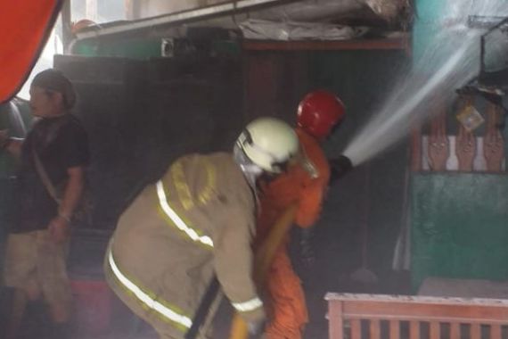 Kafe Metropol di Jaktim Ludes Terbakar - JPNN.COM