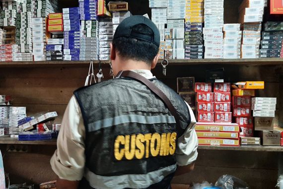 Bea Cukai Amankan Jutaan Batang Rokok Ilegal di Berbagai Daerah - JPNN.COM