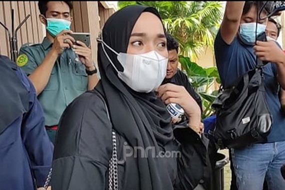 3 Berita Artis Terheboh: Pernyataan Ririe Fairus soal Ayus Sabyan, Dina Lorenza Pengin Menikah Lagi - JPNN.COM