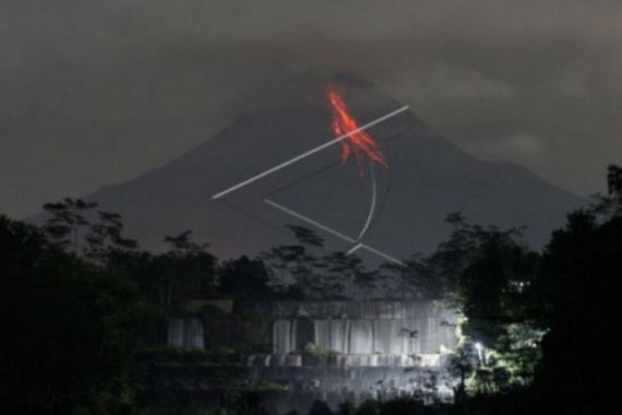 Gunung Merapi Keluarkan 13 Kali Guguran Lava Pijar, Status Masih Siaga - JPNN.COM