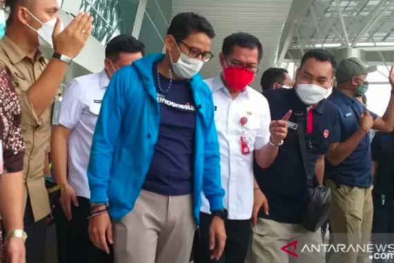 Sandiaga Sebut Perluasan Bandara Sam Ratulangi Jadi Momentum Bangkitkan Pariwisata Sulut - JPNN.COM