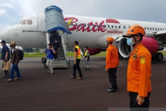 Pesawat Dievakuasi dari Runway Bandara Sultan Thaha, Batik Air Serahkan KNKT untuk Investigasi - JPNN.COM