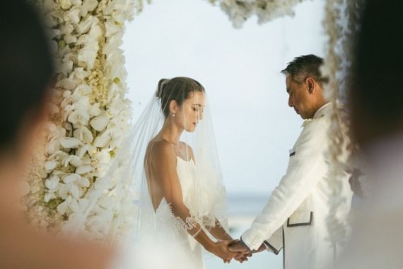 Kisah Julie Estelle dan David Tjiptobiantoro Hingga Akhirnya Menikah - JPNN.COM