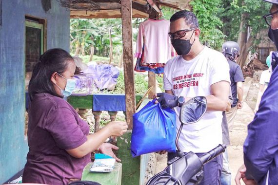 Patut Dicontoh, Komunitas 48Bersepeda Membantu Korban Banjir - JPNN.COM