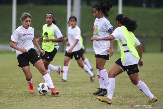 Lihat! Timnas Sepak Bola Putri Mulai Latihan - JPNN.COM