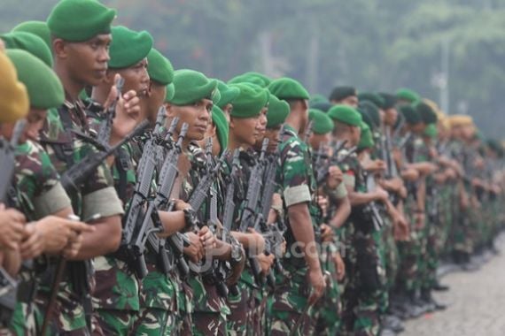 808 Pasukan TNI-Polri Mengejar 9 Orang, Medan Cukup Berat - JPNN.COM