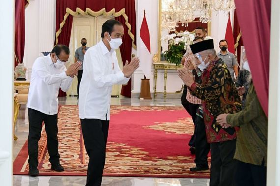 Sambangi Istana, Amien Rais Menunduk di Hadapan Jokowi - JPNN.COM