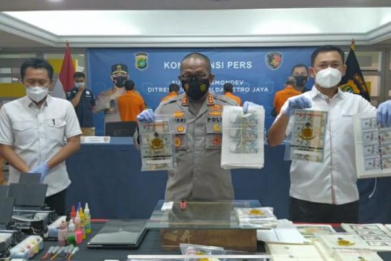 Begini Modus Sindikat Uang Asing Palsu, Sudah Memalsukan Uang Rp78 Miliar - JPNN.COM