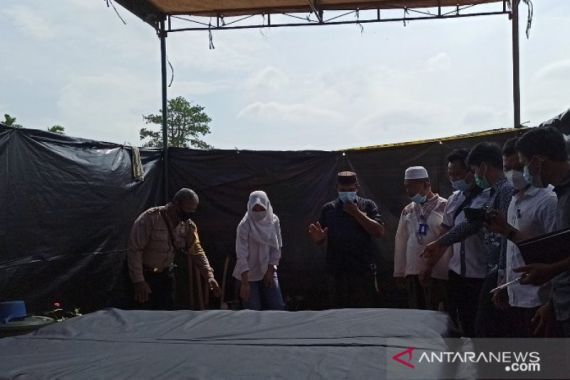 Joko Dedi Kurniawan Meninggal Diduga Disiksa di Polsek, Sunarsih: Saya Meminta Keadilan - JPNN.COM
