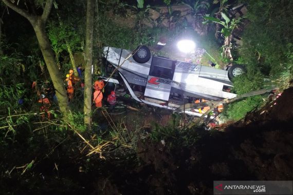 Detik-detik Kecelakaan Maut di Sumedang, 70% Penumpang Ortu Siswa - JPNN.COM