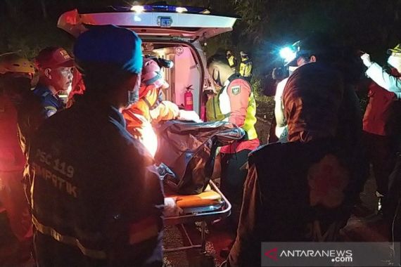 Korban Meninggal Dunia Akibat Bus Masuk Jurang di Sumedang Menjadi 29 Orang - JPNN.COM