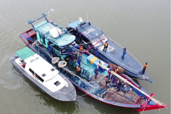 Bea Cukai dan Korpolairud Baharkam Gelar Patroli Laut di Wilayah Pesisir Timur Sumatera - JPNN.COM