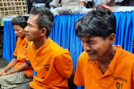 Terancam Hukuman Penjara Seumur Hidup, Pelaku Pembunuhan Sadis Ini Menangis, Lihat Tuh... - JPNN.COM