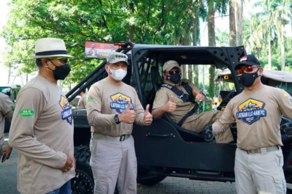 Tak Hanya Salurkan Hobi, Ketua MPR Bersama Komunitas Offroad Salurkan Bansos di Sentul - JPNN.COM