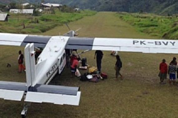 Menegangkan! Tiba di Kabupaten Puncak Pesawat Susi Air Didatangi 30 Orang, Diduga KKB - JPNN.COM