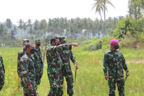 Reaksi Kolonel Nuryadi Saat Wakasal Tinjau Lokasi Ketahanan Pangan - JPNN.COM