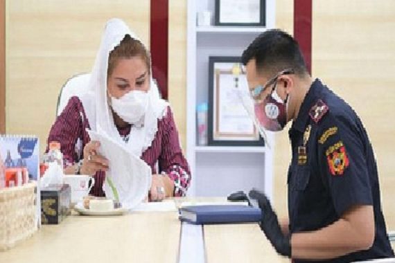 Bea Cukai Tanjung Emas Hibahkan 804 Laptop untuk Sekolah di Semarang - JPNN.COM