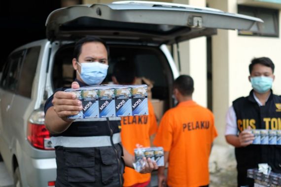 Bea Cukai Gagalkan Peredaran Jutaan Batang Rokok Ilegal di Kudus dan Blitar - JPNN.COM