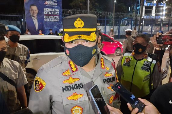 Polisi Kerahkan Brimbob, Pedemo di Kantor DPP PD Bubarkan Diri - JPNN.COM
