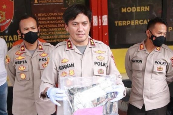 SA dan WS Mengaku Sebagai Tim Prabu, Banyak Korbannya - JPNN.COM