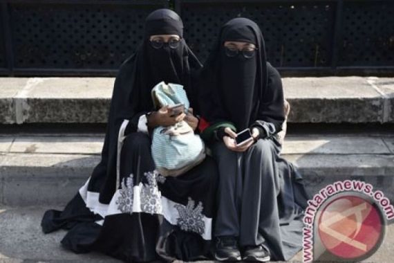 Larang Penggunaan Burka, Tutup Ribuan Madrasah - JPNN.COM
