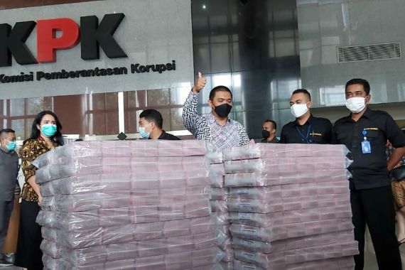 Lihat Nih, Gepokan Duit yang Disita dari Kasus Korupsi Edhy Prabowo - JPNN.COM