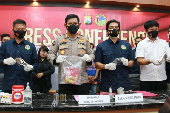 Pengedar Sabu-Sabu Bersenjata Api Asal Jombang Ditangkap Polisi - JPNN.COM