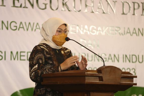 Menaker Ida Kukuhkan Pengurus APKI dan AMHI Periode 2020-2023 - JPNN.COM