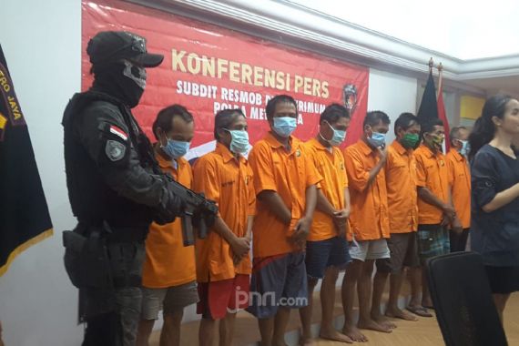 Pencuri Suku Cadang Bus Transjakarta sudah Beraksi Puluhan Kali, Lihat Tuh Fotonya - JPNN.COM
