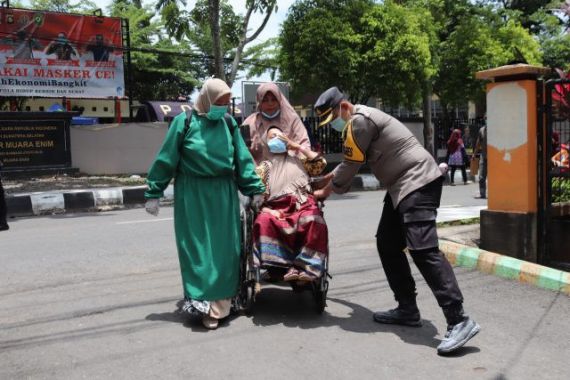 Rumah Sakit HM Rabain Terbakar, Pasien Panik, Loncat dari Tempat Tidur - JPNN.COM