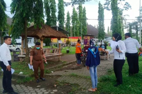 Polisi Gelar Rekonstruksi Pembunuhan Wanita yang Jasadnya Dikubur di Pondasi Rumah - JPNN.COM