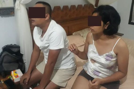 Istri Polisi Tertangkap Basah Lagi Tidur Sama Lelaki di Vila, Pakaian Wanitanya, Hmmmm - JPNN.COM