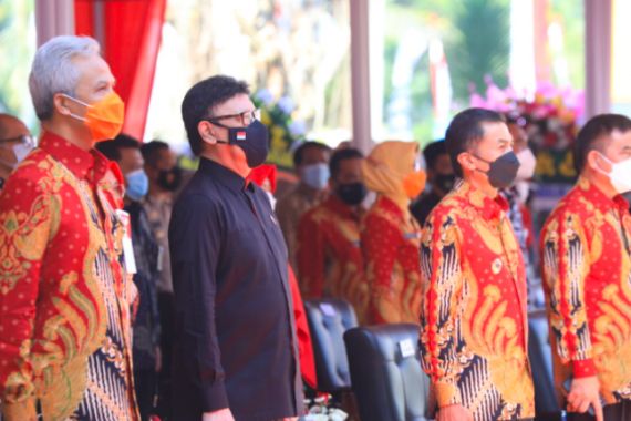 Tjahjo Kumolo: Pak Ganjar sudah Memberi Contoh, Kepala Daerah Lain Harus Mengikutinya - JPNN.COM