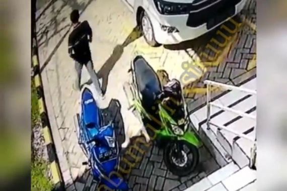 Polisi Sudah Lihat Rekaman CCTV Aksi Bandit Pemecah Kaca Mobil Pak Kepsek, Siap-siap Saja - JPNN.COM