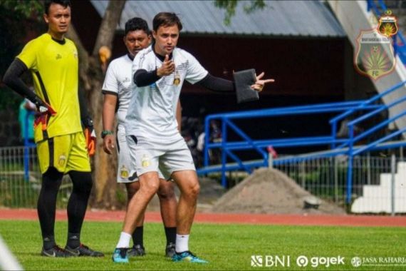 Piala Menpora 2021: Pelatih Bhayangkara Solo FC Tak tergoda Datangkan Pemain Besar - JPNN.COM