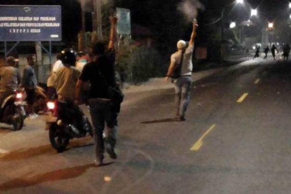 Tawuran Antarpemuda Pecah di Medan, Polisi Sampai Lepaskan Tembakan Peringatan - JPNN.COM