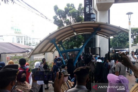 Jaksa Ingin Sidang Habib Rizieq tetap Digelar Virtual, Munarman Bereaksi - JPNN.COM