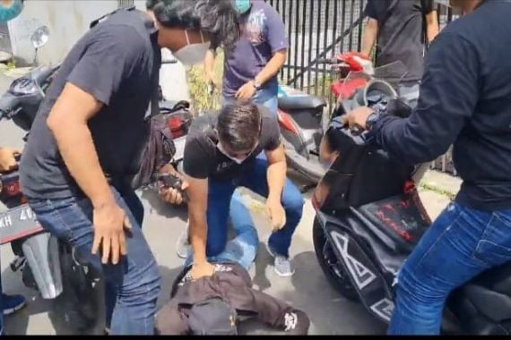 Polisi Gerak Cepat, ZN Ditangkap Saat Hendak Kembali Menjambret, Lihat Fotonya - JPNN.COM