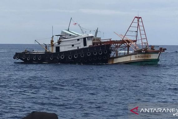 Mencuri Ikan di Perairan Indonesia, 4 Kapal Berbendera Vietnam Dimusnahkan - JPNN.COM
