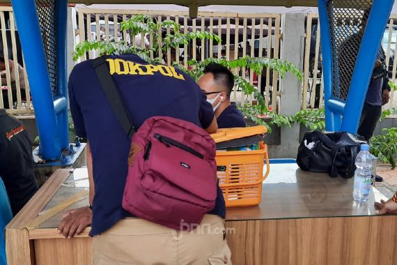Polisi Sediakan Swab Test di PN Jakarta Timur, Siap Bawa Pendukung Rizieq yang Positif ke Wisma Atlet - JPNN.COM