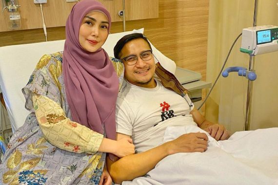 Arie Untung Sudah Sepekan Dirawat di Rumah Sakit, Begini Kondisinya - JPNN.COM