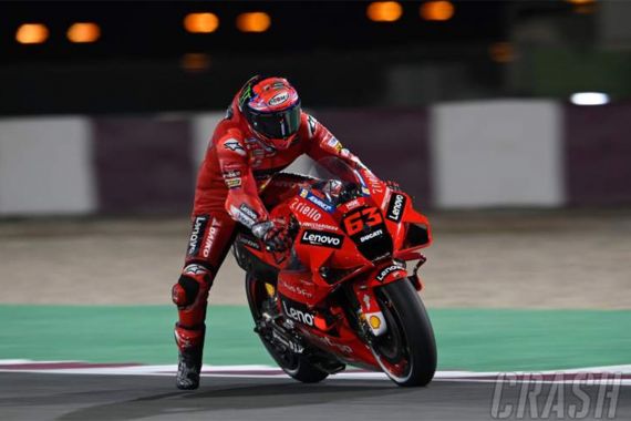 Ukir Rekor Fantastis, Bagnaia Start Terdepan di MotoGP Qatar, Rossi Keempat - JPNN.COM