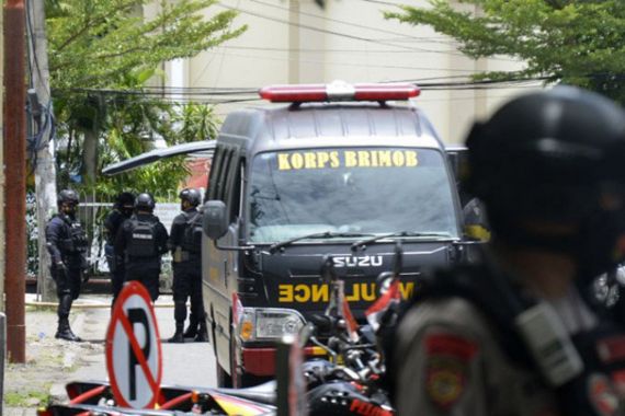 Pelaku Bom Makassar Tinggalkan Wasiat, Potongan Kepalanya Ditemukan di Atap - JPNN.COM