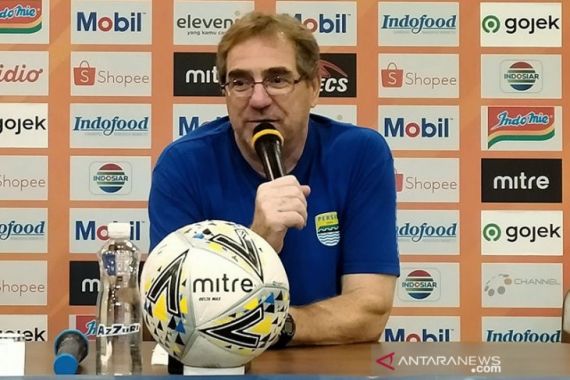 Piala Menpora 2021: Pelatih Persib Siapkan Skuad Baru Hadapi Persita - JPNN.COM