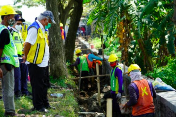 Tinjau Program Padat Karya Tunai, Menteri Basuki: PKT Mempercepat Pemulihan Ekonomi - JPNN.COM