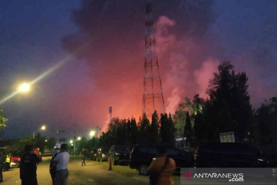 Pertamina Akan Ganti Rugi Rumah Warga yang Rusak Akibat Ledakan Kilang Minyak Balongan - JPNN.COM